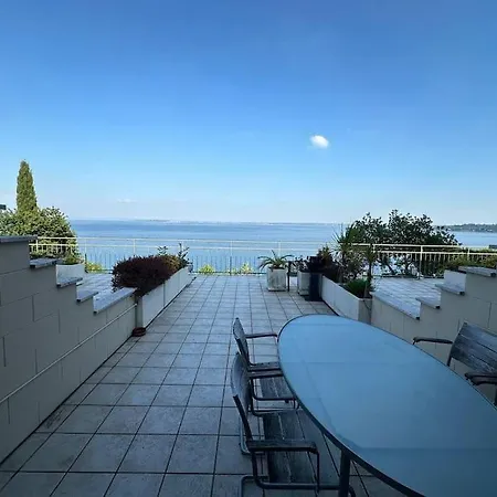 Lake Oasis With Pool Old Appartamento *