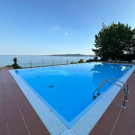 Lake Oasis With Pool Old Apartment *