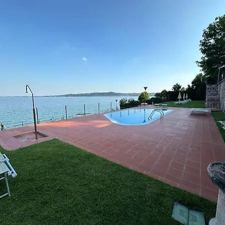 Lake Oasis With Pool Old *
